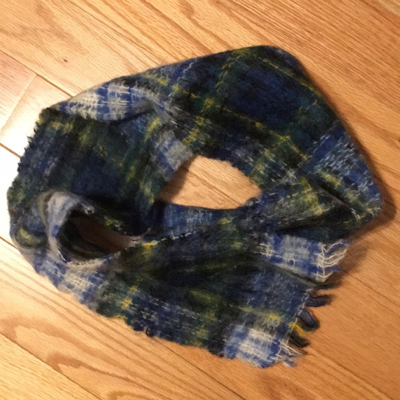 Vintage Wool scarf made in Scotland - Picture 1 of 7